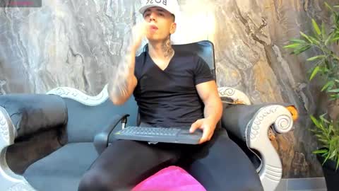 Snapshot of salvatore_damore chatting on 09-17-25, 11:12 SALVATORE online show from 09-17-25, 11:12