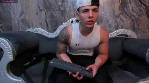 Snapshot of salvatore_damore chatting on 09-18-25, 02:57 SALVATORE online show from 09-18-25, 02:57