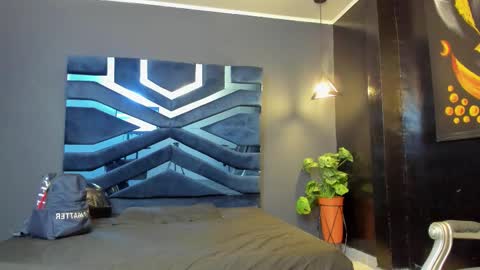 Snapshot of salvatore_damore chatting on 09-25-25, 11:25 SALVATORE online show from 09-25-25, 11:25