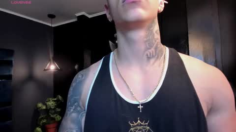 Snapshot of salvatore_damore chatting on 09-28-25, 04:45 SALVATORE online show from 09-28-25, 04:45