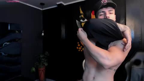 Snapshot of salvatore_damore chatting on 10-13-25, 05:24 SALVATORE online show from 10-13-25, 05:24