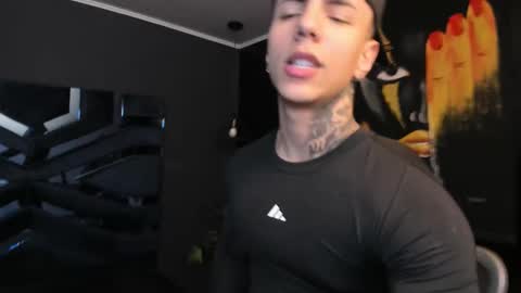Snapshot of salvatore_damore chatting on 10-16-25, 05:25 SALVATORE online show from 10-16-25, 05:25