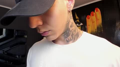 Snapshot of salvatore_damore chatting on 10-17-25, 05:37 SALVATORE online show from 10-17-25, 05:37