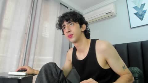 Snapshot of salvatore_monterey chatting on 02-15-25, 02:44 salvatore online show from 02-15-25, 02:44