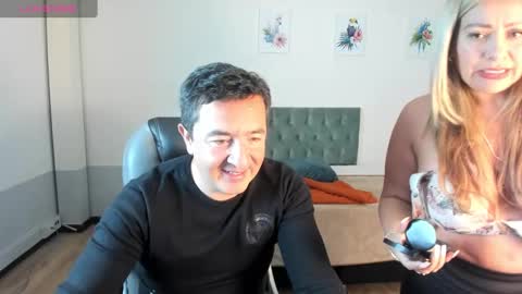 Snapshot of sam_and_molly chatting on 01-28-25, 07:32 Sam and Molly online show from 01-28-25, 07:32