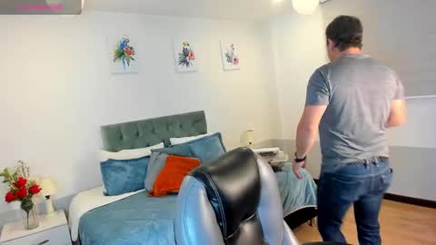 Snapshot of sam_and_molly chatting on 02-20-25, 07:08 Sam and Molly online show from 02-20-25, 07:08