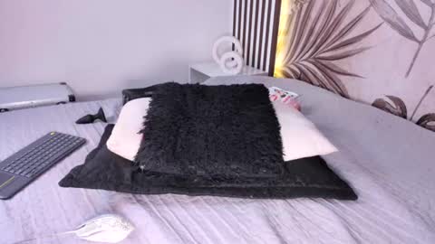 Snapshot of samaantha_white_ chatting on 02-06-25, 03:09 Samaantha online show from 02-06-25, 03:09