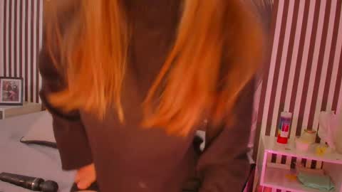 Snapshot of samaantha_white_ chatting on 09-20-25, 11:44 Samaantha online show from 09-20-25, 11:44