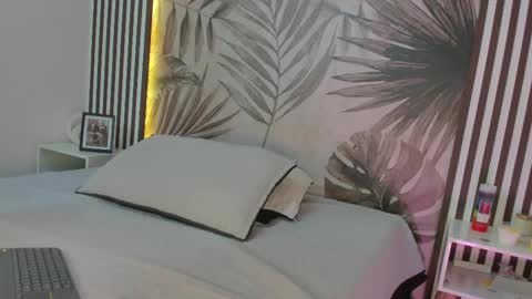 Snapshot of samaantha_white_ chatting on 09-21-25, 11:45 Samaantha online show from 09-21-25, 11:45