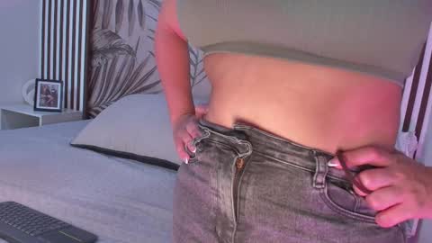 Snapshot of samaantha_white_ chatting on 09-23-25, 11:24 Samaantha online show from 09-23-25, 11:24