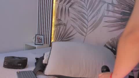Snapshot of samaantha_white_ chatting on 09-24-25, 11:57 Samaantha online show from 09-24-25, 11:57