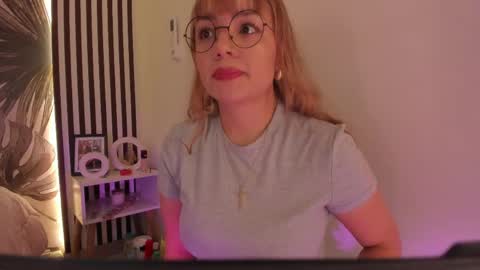 Snapshot of samaantha_white_ chatting on 04-30-26, 11:38 Samaantha online show from 04-30-26, 11:38