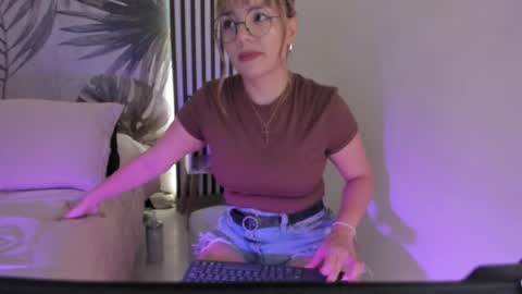 Snapshot of samaantha_white_ chatting on 05-01-26, 11:26 Samaantha online show from 05-01-26, 11:26