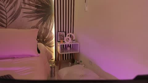 Snapshot of samaantha_white_ chatting on 05-18-26, 11:49 Samaantha online show from 05-18-26, 11:49
