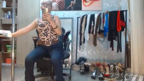 Snapshot of samanta_brownn_ chatting on 04-25-26, 11:13 samanta online show from 04-25-26, 11:13