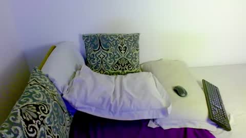 Snapshot of samanta_r_ chatting on 07-09-26, 06:45 Samanta online show from 07-09-26, 06:45