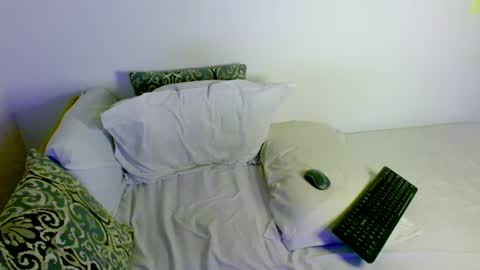 Snapshot of samanta_r_ chatting on 07-30-26, 06:29 Samanta online show from 07-30-26, 06:29