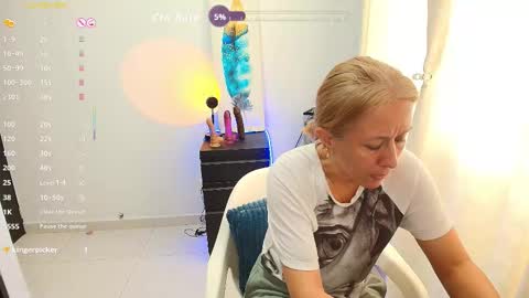 Snapshot of samanta_stone69 chatting on 11-24-25, 08:52 Samanta Stone online show from 11-24-25, 08:52