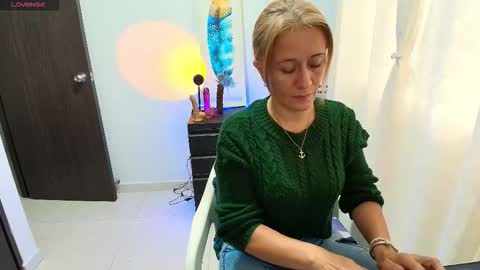 Snapshot of samanta_stone69 chatting on 11-26-25, 09:38 Samanta Stone online show from 11-26-25, 09:38