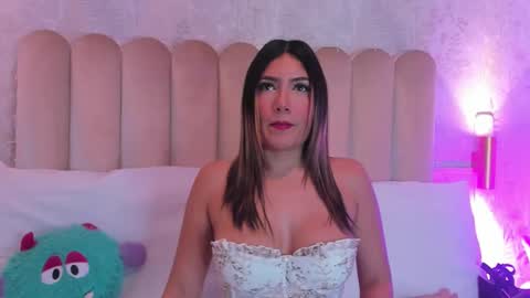 Snapshot of samantha_duque11 chatting on 02-16-25, 05:04 Samantha online show from 02-16-25, 05:04