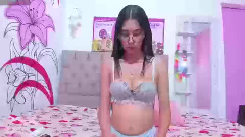 Snapshot of samantha_pucket chatting on 09-23-25, 02:42 Sam online show from 09-23-25, 02:42