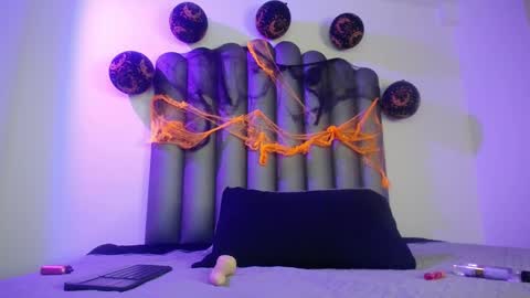 samantha_scottt online show from 10-18-25, 10:10
