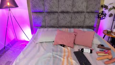 Snapshot of samanthaa_gil_ chatting on 10-19-25, 04:46 Samantha online show from 10-19-25, 04:46