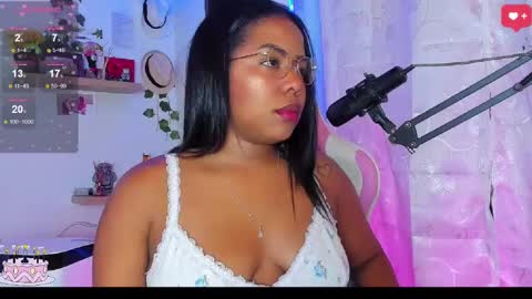 Snapshot of samanthabloom570089 chatting on 03-07-25, 01:42 Samantha Bloom  online show from 03-07-25, 01:42