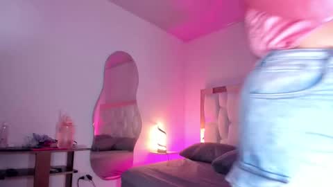 Snapshot of samanthadiamonds_ chatting on 10-05-25, 01:04 Sam online show from 10-05-25, 01:04