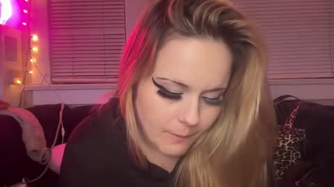 Snapshot of samanthafever chatting on 01-15-26, 12:43 samanthafever online show from 01-15-26, 12:43