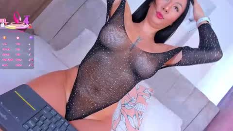 V A  N E S S A  online show from 03-12-25, 09:45