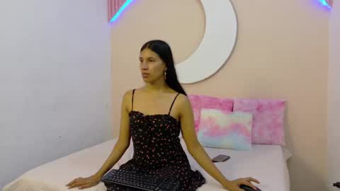 Snapshot of samanthalaurent chatting on 07-06-26, 07:49 samanthalaurent online show from 07-06-26, 07:49