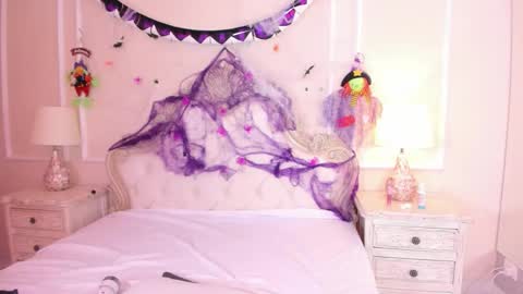 Snapshot of samanthapierce chatting on 10-31-25, 02:18 Samantha online show from 10-31-25, 02:18