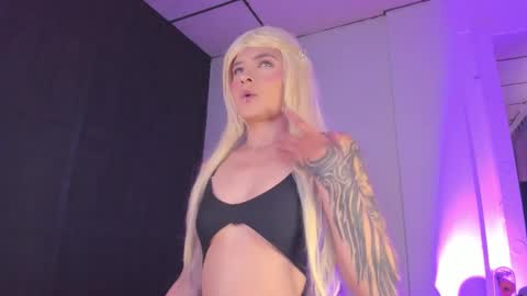 Snapshot of samanthawestx chatting on 10-27-25, 09:30 Sam online show from 10-27-25, 09:30