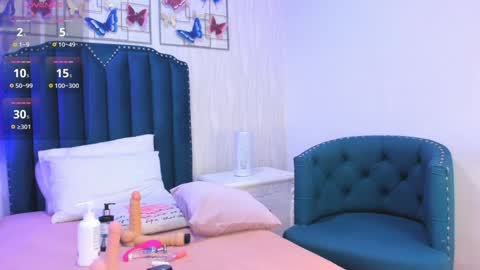 Samara Warren online show from 12-17-24, 02:44