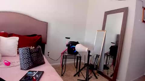 Yaya online show from 10-30-25, 05:02