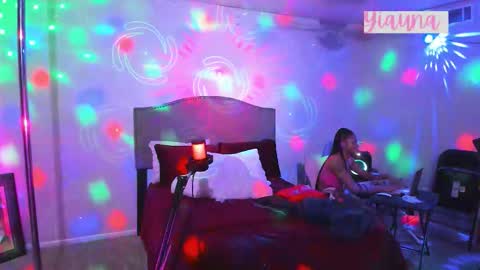 Yaya online show from 11-22-25, 06:34