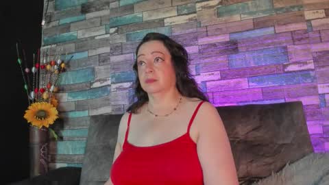 Snapshot of samethyst chatting on 11-24-25, 11:32 samethyst online show from 11-24-25, 11:32