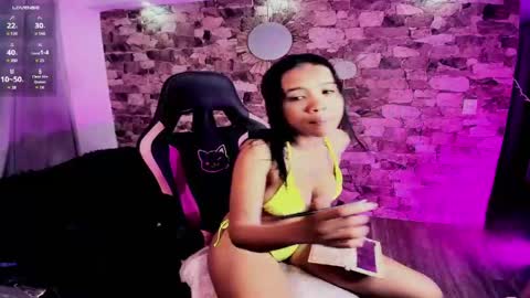 samiacooper25 online show from 04-21-26, 08:31