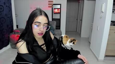 SARA online show from 10-10-25, 01:26