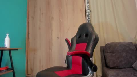 Snapshot of sammy_and_mike_ls chatting on 01-08-25, 08:18 Sophie y Mark online show from 01-08-25, 08:18