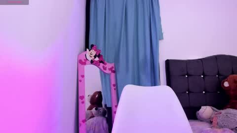 Snapshot of sammy_bunny1 chatting on 05-13-26, 03:59 Samantha online show from 05-13-26, 03:59