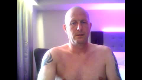 Snapshot of sammyb1821 chatting on 05-11-26, 02:23 sammyb1821 online show from 05-11-26, 02:23
