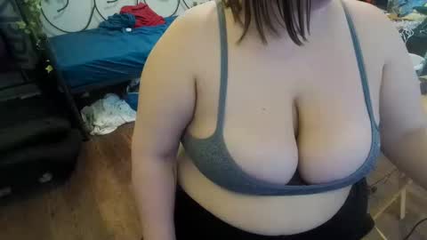 Snapshot of sammytimelove chatting on 10-08-25, 05:27 Sammy Time online show from 10-08-25, 05:27