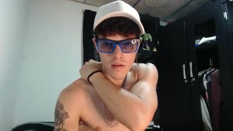 Snapshot of sammytop22 chatting on 10-16-25, 07:59 sammy model independiente online show from 10-16-25, 07:59