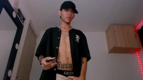 Snapshot of samuel_suarez chatting on 12-10-24, 07:58 online show from 12-10-24, 07:58