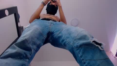 Snapshot of samuel_suarez chatting on 12-16-24, 07:32 online show from 12-16-24, 07:32