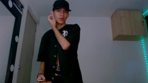 Snapshot of samuel_suarez chatting on 12-20-24, 05:25 online show from 12-20-24, 05:25