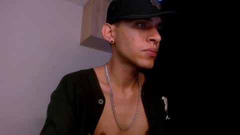 Snapshot of samuel_suarez chatting on 12-31-24, 02:51 online show from 12-31-24, 02:51
