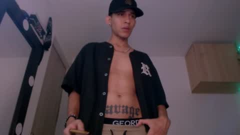 Snapshot of samuel_suarez chatting on 01-14-25, 01:04 online show from 01-14-25, 01:04